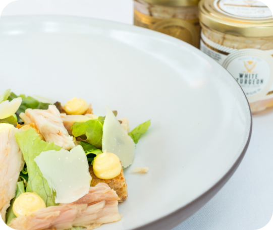 Caesar salát s jeseterem v olivovém oleji – italský recept