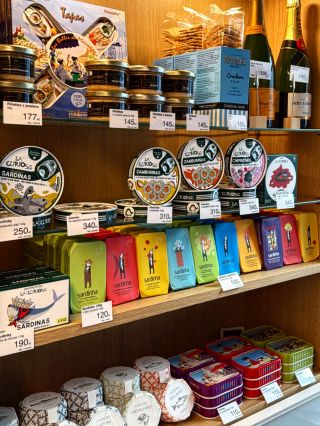 ✨ Máme NOVINKY! ✨ Naši nabídku jsme rozšířili o lahodné portugalské a španělské speciality – od sardinek v krásných...